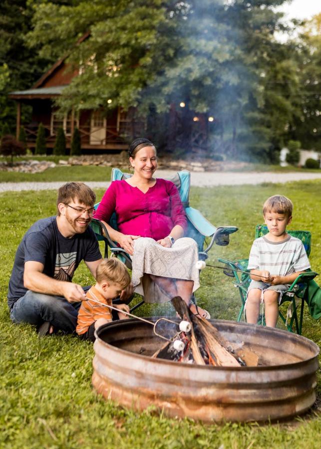 Villa Blue Spruce . Trailside Lodging Millersburg Exterior foto